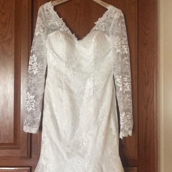 Long sleeve wedding gown - Picture 2 of 6